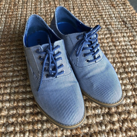 Blue striped shoes - Picture 1 of 6